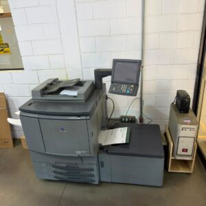Impressora Digital Konica Minolta 6500 c/ Firey: Impressao em bom estado geral. Formato A4, A3 e Banner. Scaner TUDO FUNCIONANDO PERFEITAMENTE Necessário trocar o Revelador do Amarelo, valor abaixo: • Revelador Paralelo Amarelo R$ 657,00