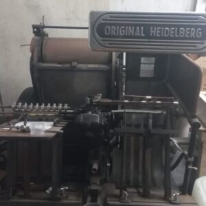 TIPOGRAFICA HEIDELBERG GT Impressora Tipográfica Heidelberg Leque, Modelo GT, Formato 1/4.Tamanho Máximo Papel: 340×460 mm. Tamanho Mínimo Papel: 85×120 mm. Área de impressão: 320×450 mm.