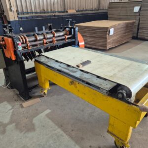 Slotter de 1200 mm com esteira