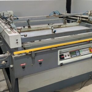 IMPRESSORA SERIGRÁFICA PNEUMÁTICA LARESE — 100 × 140 cm + EXTRATOR DE PAPEL + FORNO UV Equipamento completo, pronto para produzir! Máquina Serigráfica Pneumática marca Larese ✅ Formato útil de impressão: 1.000 × 1.400 mm (100 × 140 cm) — grande formato ✅ Acionamento: Pneumático — velocidade e precisão ✅ Sistema: Com extrator automático de papel — agiliza produção e reduz mão de obra ✅ Estrutura robusta, construção pesada, ideal para demanda comercial e industrial 🔦 Acompanhando: Forno de Cura UV — Marca Bally ✅ Equipado com 2 lâmpadas de cura ultravioleta ✅ Secagem instantânea, qualidade profissional ✅ Perfeito para tintas UV, vernizes e acabamentos especiais -