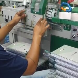 Máquinas para colocar espiral  ✅Estuda troca por dobradeira MBO folha inteira.