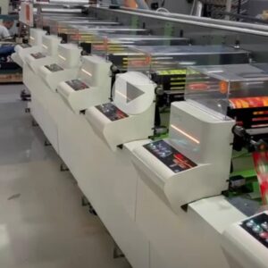 Impressora flexo sps4 430 mm 8 UVs Barra inversora Delam relam Corona Chilldrum 2 estufas Vídeo scan bst Esteira Sistema de pré registro eletrônico Porta clichês tipo roldana 6 jogos de Porta clichês + Anilox + 1 cilindro magnético.