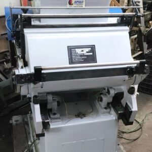 Corte e vinco formato 55 x 75, com todos os mecanismos de segurança exigidos pela NR12, com inversor de frequência, contador de folhas, ano de fábricação 2013, reformada.