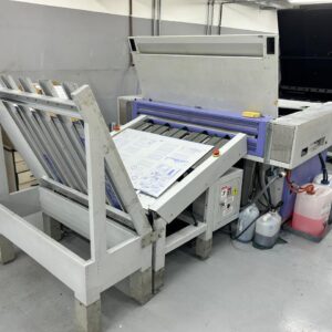 Processadora de chapas SIRIO TH-120 Marca: SIRIO/OVIT Modelo: TH-120 Número de série: 30140 Ano de fabricação: não identificado Formato máximo: chapas com até 1.200 mm de largura Formato mínimo: não identificado Funcionamento: automático Acompanha sistema de recirculação/reciclagem de água