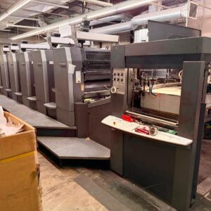 Heidelberg SM102-6P3+L (ano 2004) 290 milhões de impressões Configuração de reversão (perfector) 2/4 Formato 720 x 1020 mm; impressão direta 6/0 e reversão 2/4 Console CP2000, sistema de molha Alcolor, AutoPlate Alimentador Preset Plus Secador IR Heidelberg Drystar Sistema de polvilhadeira Heidelberg Powderstar Sistema Technotrans R&R Rolos distribuidores refrigerados Sistemas de lavagem automática (Autowashers) Todos os manuais do proprietário.