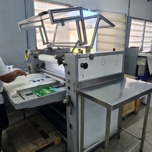 Laminadora BOPP Ricall Ecoplast 82 CD Marca: Ricall Modelo: Ecoplast 82 CD – 220 V Ano de fabricação: 2022 Formato máximo: 820 mm de largura Formato mínimo: não identificado Funcionamento: semiautomático
