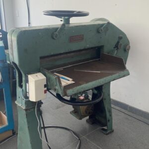 Guilhotina Superapid 70cm semiautomática com acionamento por alavanca. ✅Funcionando perfeitamente com faca reserva.