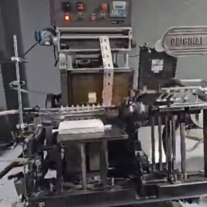 TIPOGRAFICA HEIDELBERG GT COM HOTSTAMPING. Impressora Tipográfica Heidelberg Leque, Modelo GT, Formato 1/4.Tamanho Máximo Papel: 340×460 mm. Tamanho Mínimo Papel: 85×120 mm. Área de impressão: 320×450 mm.